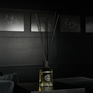 By Design - bergamott, svarta vinbär och ros