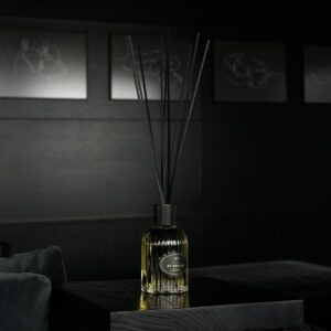 By Design - bergamott, svarta vinbär och ros